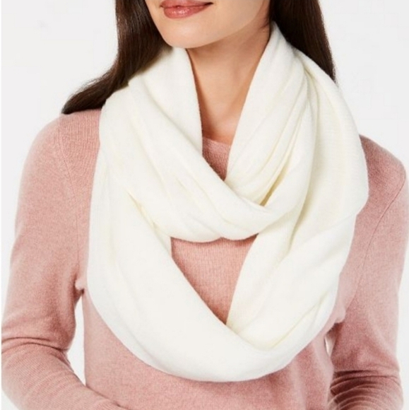 NWT Calvin Klein Winter White Infinity‎ Loop Scarf - Picture 1 of 6